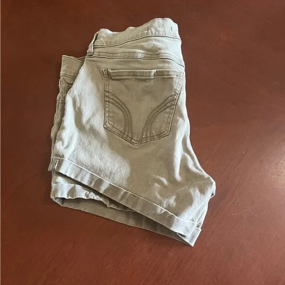 Hollister Size 9 Shorts - Picture 2 of 2